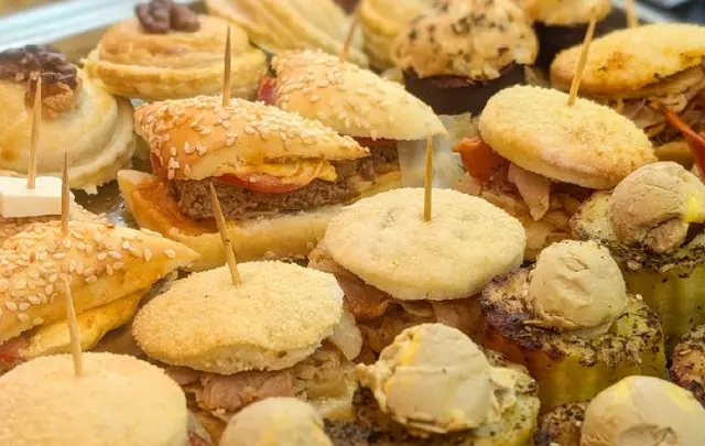 Mini-burgers en buffet