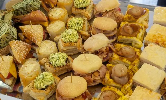 Plateau de petits fours chauds